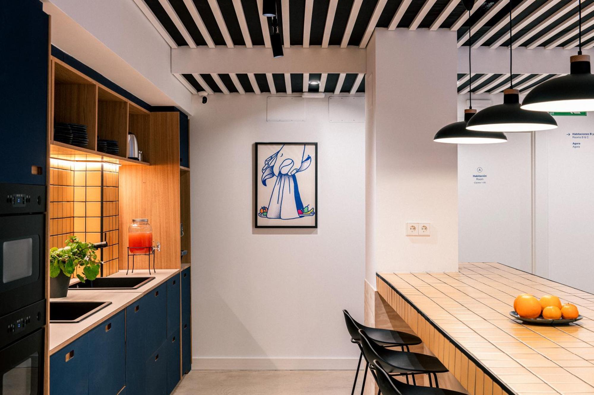 Hostal Colo Colo - Single Private Beds
