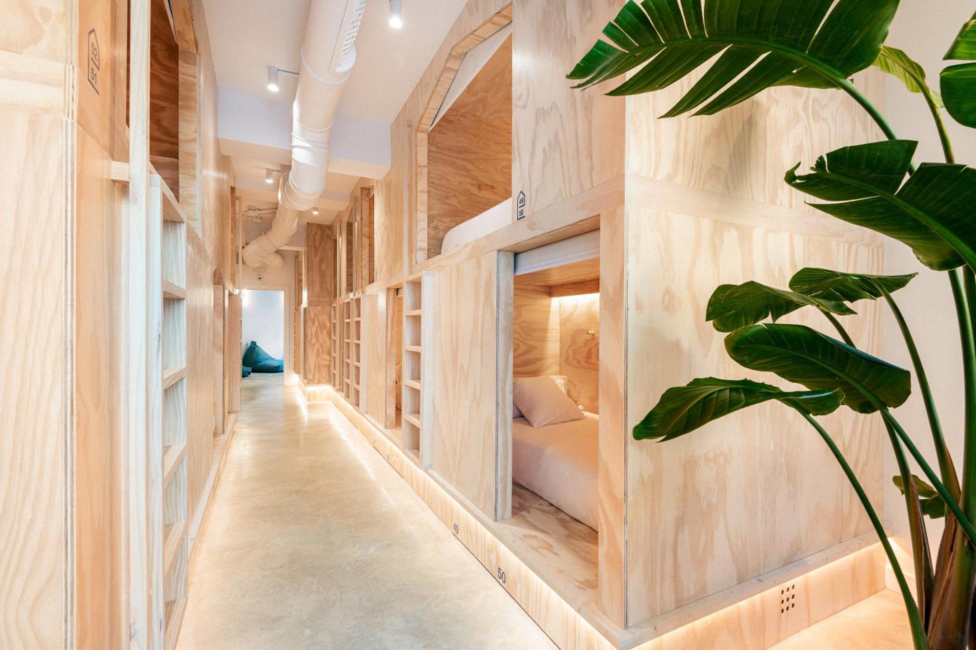 Colo Colo - Single Private Beds Hostal *