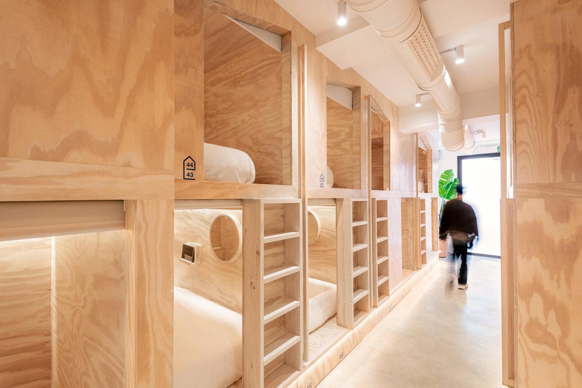 Colo Colo - Single Private Beds Hostal *